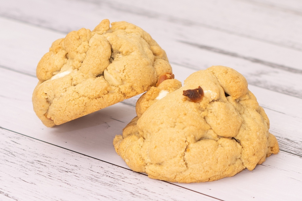 Macadamia White Chocolate Cookie